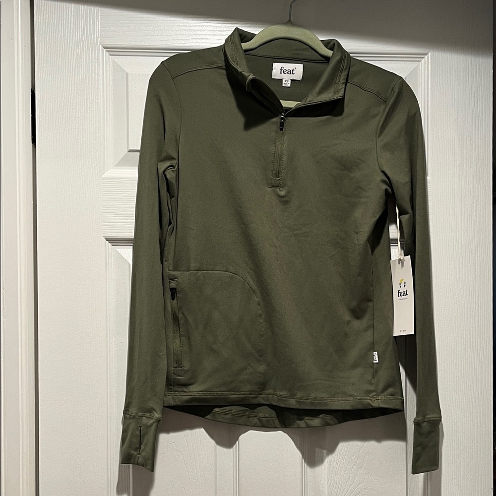 Feat Women's Green Long Sleeve Pullover
